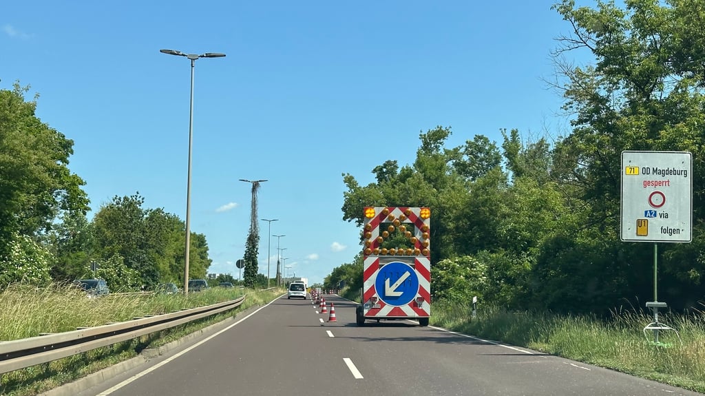 Nur einspurig geht es aktuell auf dem Magdeburger Ring zwischen der Abfahrt Fermersleber Weg und der Ringbrücke Wiener Straße voran. Auf dem Abschnitt haben Bauarbeiten begonnen.