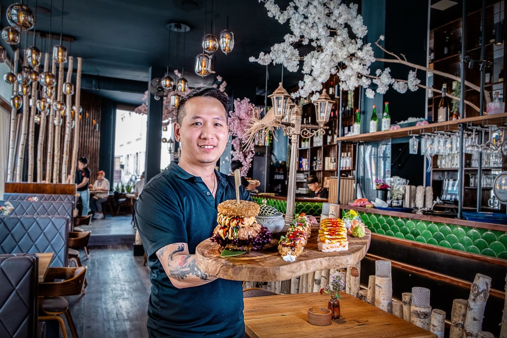 Im „Mimi“ wird viel Wert auf guten Service und Qualität gelegt, wie Duc Thin hier zeigt. Vor allem beim Sushi will sich das Restaurant abheben.