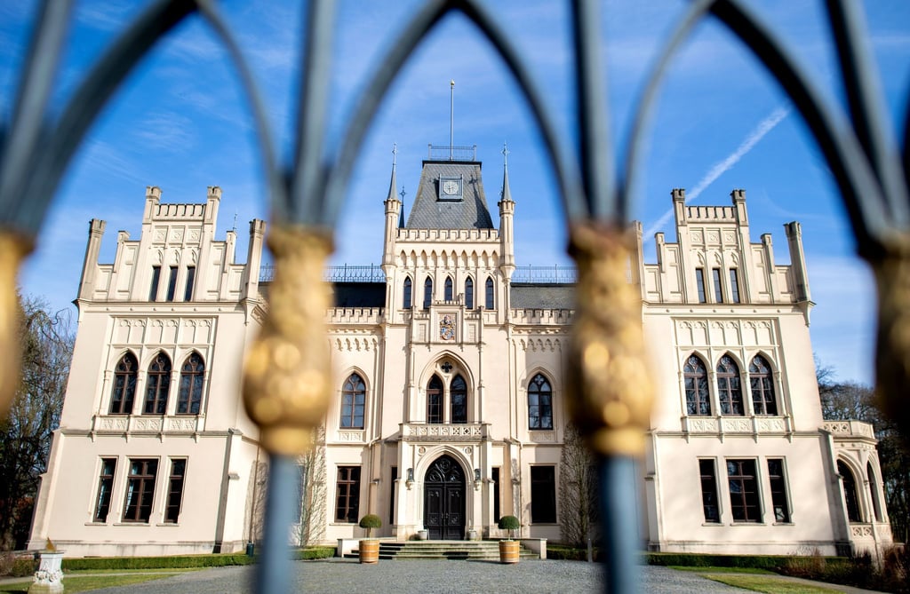 Die Evenburg in Leer ist ein Ausstellungsort der Ostfriesland Biennale. (Archivbild)