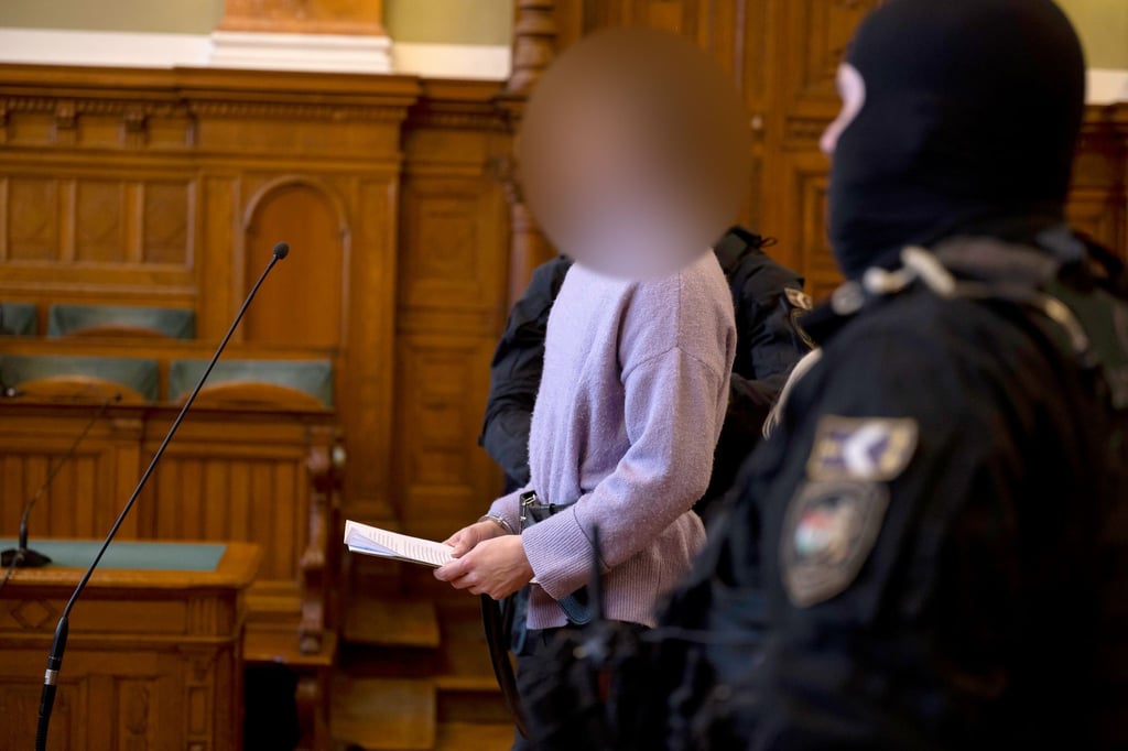 Die ungarische Staatsanwaltschaft wirft der Person, die sich selbst als non-binär identifiziert, vor, im Februar 2023 in Budapest an Angriffen auf tatsächliche und vermeintliche Rechtsextremisten beteiligt gewesen zu sein. (Archivbild)