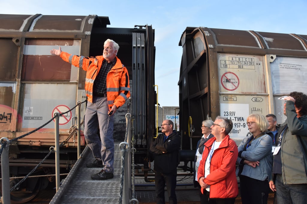Richard Gonlag lädt die Zuschauer ein, in einem der sechs Wagons eine besondere Geschichte zu erleben.