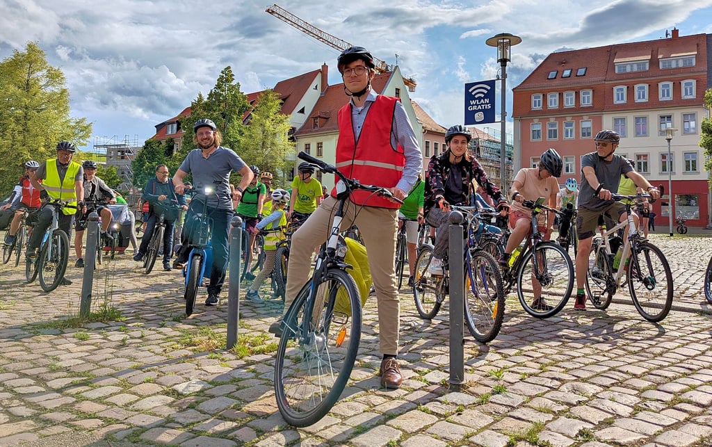 Rund 40 Radler waren am Freitag zum Auftakt des ersten Merseburger „Stadtradelns“ gekommen, rund 350 beteiligen sich bisher an der dreiwöchigen Aktion.