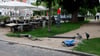 Ein Autofahrer hat in Nordfriesland auf einem Marktplatz die Kontrolle über seinen Wagen verloren.
