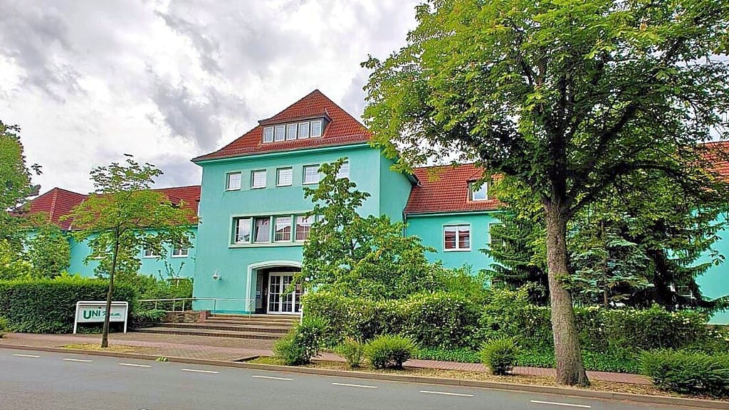 Für 1,3 Millionen Euro wird das Gebäude in der Wolfener Damaschkestraße angeboten.