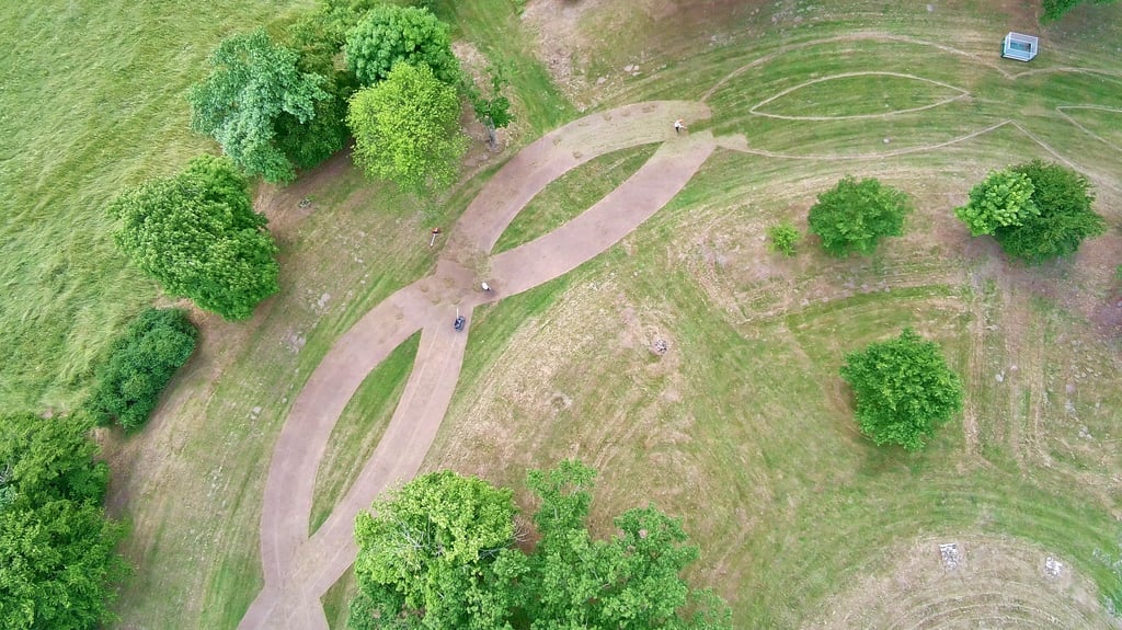 Zwischen Vockerode und Wörlitz entsteht das „Perpetuum am Drehberg“, ein begehbares Landschaftskunstwerk. 