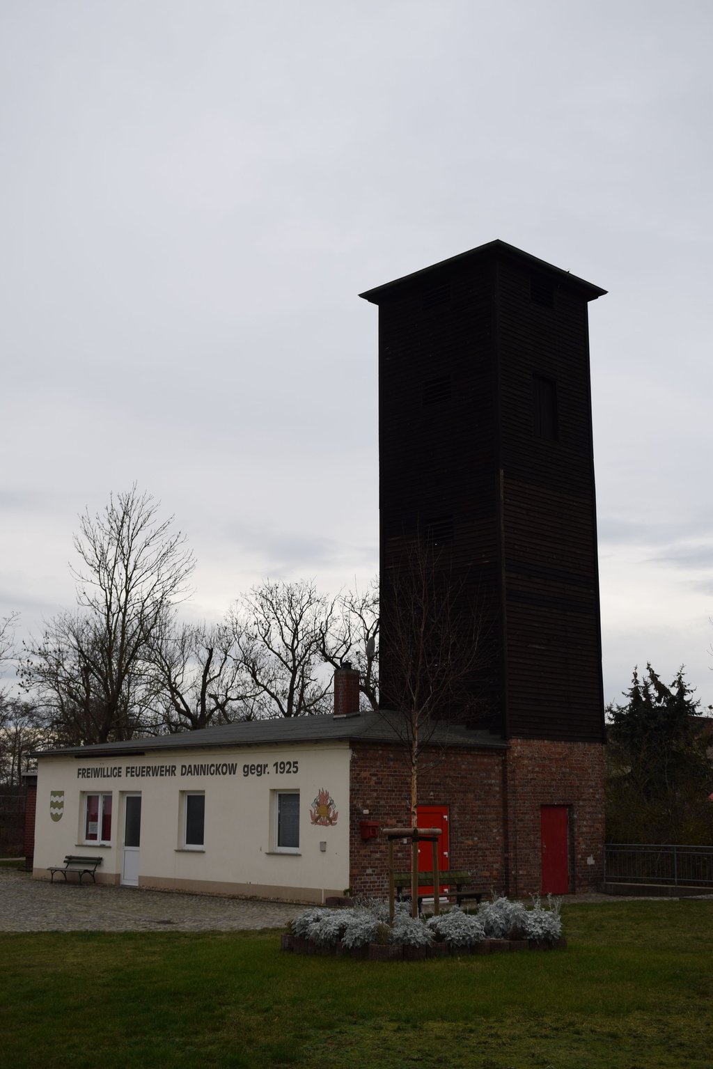 Die Feuerwehr Dannigkow lädt zu ihrem 100. Geburtstag auf dem Sportplatz ein.