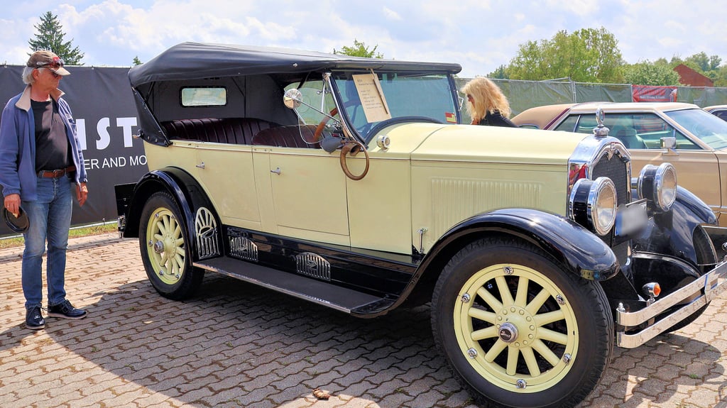 Der „Buick Standard Six“ aus dem Jahr 1927, ein amerikanischer Personenkraftwagen mit Sechszylindermotor, war in Havelberg beim Oldtimer-Treffen dabei.