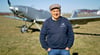 Pilot Claus Cordes vor seiner neuen Junkers A50 Junior, mit der er die Europatour bestreiten wird.