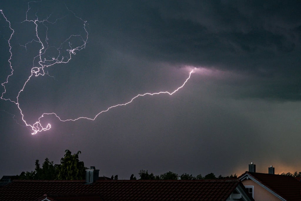 Sachsen-Anhalt: Das Wetter im Juni bleibt warm und ungemütlich. Es drohen Gewitter.