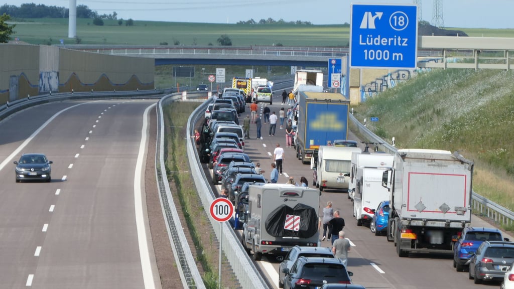 An der A14-Abfahrt bei Lüderitz ist es am Freitag, 6. Juni 2025, zu einem Verkehrsunfall gekommen.