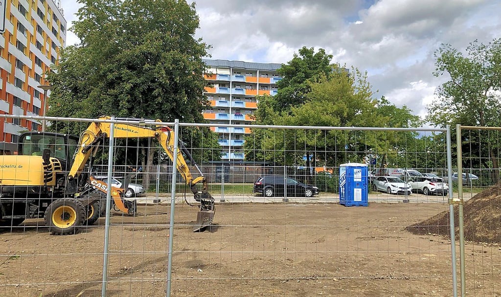 Auf der Abrissfläche in der Schill-Straße wird gebaut.