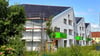 Wernigerodes Sonnenhaus ist wieder eingerüstet. Das energieautarke Mehrfamilienhaus mit Solarplatten auf den Dachflächen wurde im April 2025 eingeweiht.