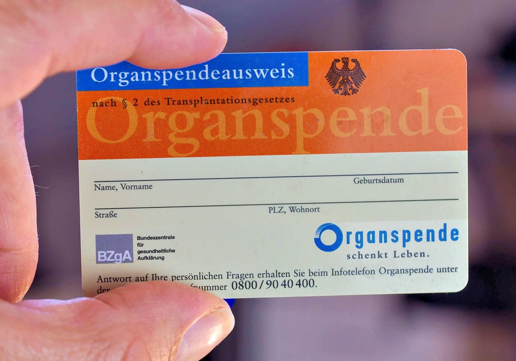 Ein Organspenderausweis. Das Dokument macht es auch Angehörigen leichter, eine Entscheidung zu treffen.