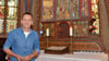 Der Platz am Altar ist für Pfarrer Silvio Scholz der Lieblingsort in der Dährer St.-Andreas-Kirche. 
