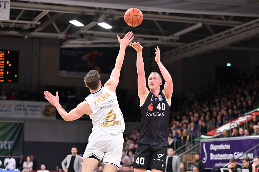 Collin Welp (r) spielt in der kommenden Saison in Weißenfels.