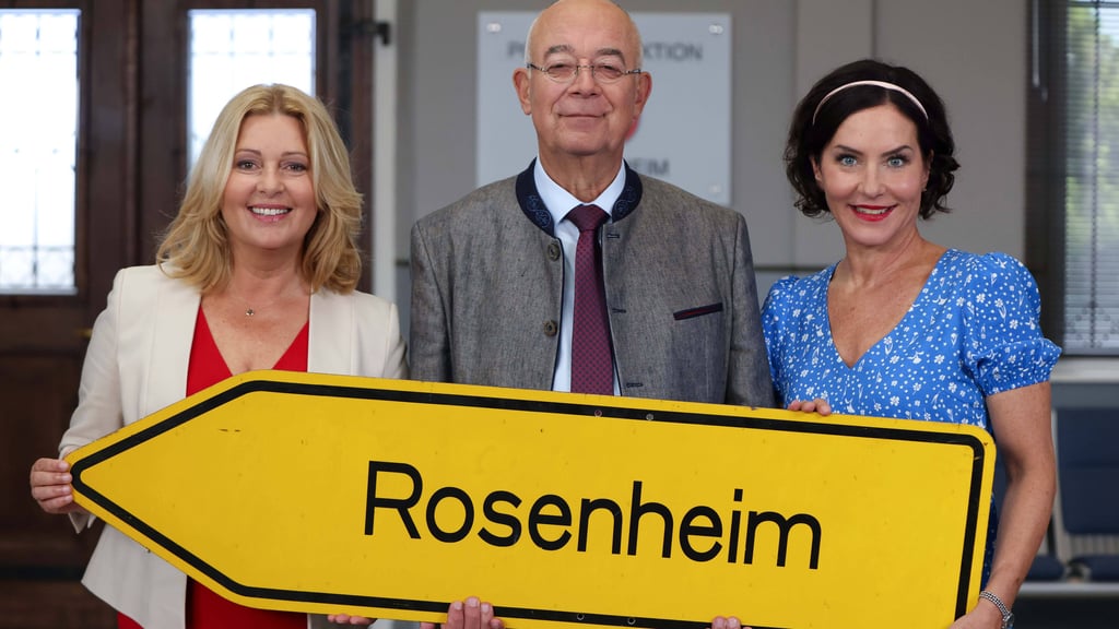 Marisa Burger (rechts) spielt seit vielen Jahren Sekretärin Miriam Stockl in der beliebten ZDF-Serie „Die Rosenheim Cops".