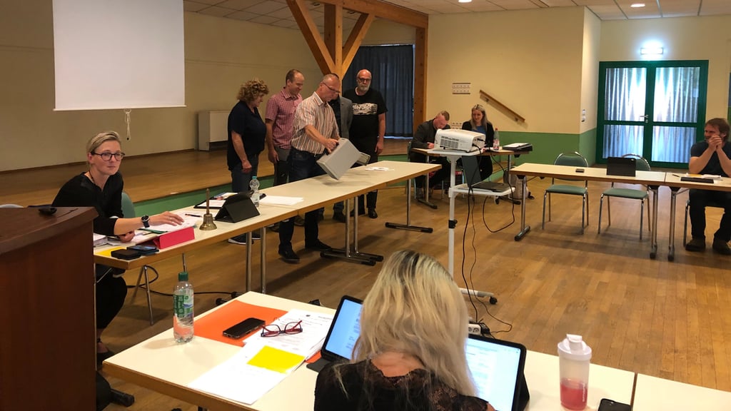 Beim Auszählen der Stimmen im Stadtrat