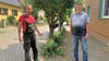 Überrascht und verärgert über Behördenpost:  Axel Freydank (l.) und Bernd Herrmann.  