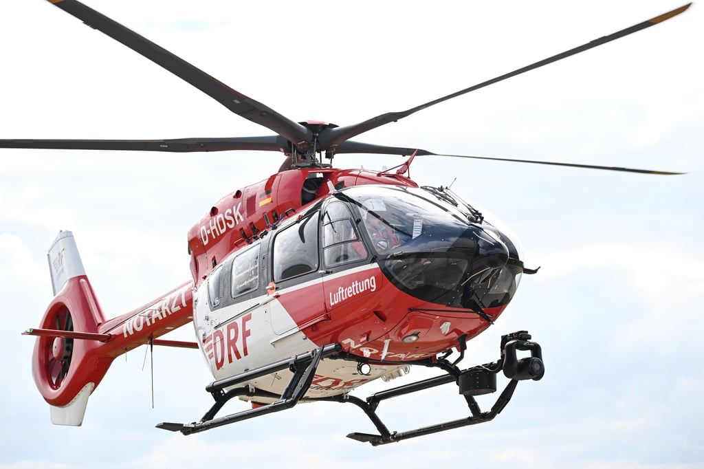 Nach dem Unfall waren gleich zwei Rettungshubschrauber im Einsatz. Die beiden 16-Jährigen wurden in Kliniken nach Halle und Nordhausen geflogen.