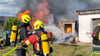 Die Feuerwehr war bei einem Laubenbrand in Waldersee gefordert.