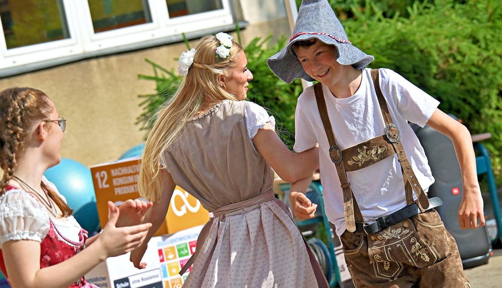 Bei ihrer „Weltreise“ machen die Schüler auch Halt in Österreich.