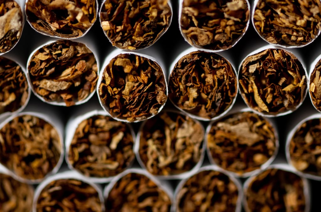 Jugendlicher Schabernack Anfang des 20. Jahrhunderts: Kaufmann Bars – von den Barbyern „Baarsch“ genannt – wurde Opfer eines humorvollen Streichs mit vermeintlichem „Tabak“ aus Pferdeäpfeln. 