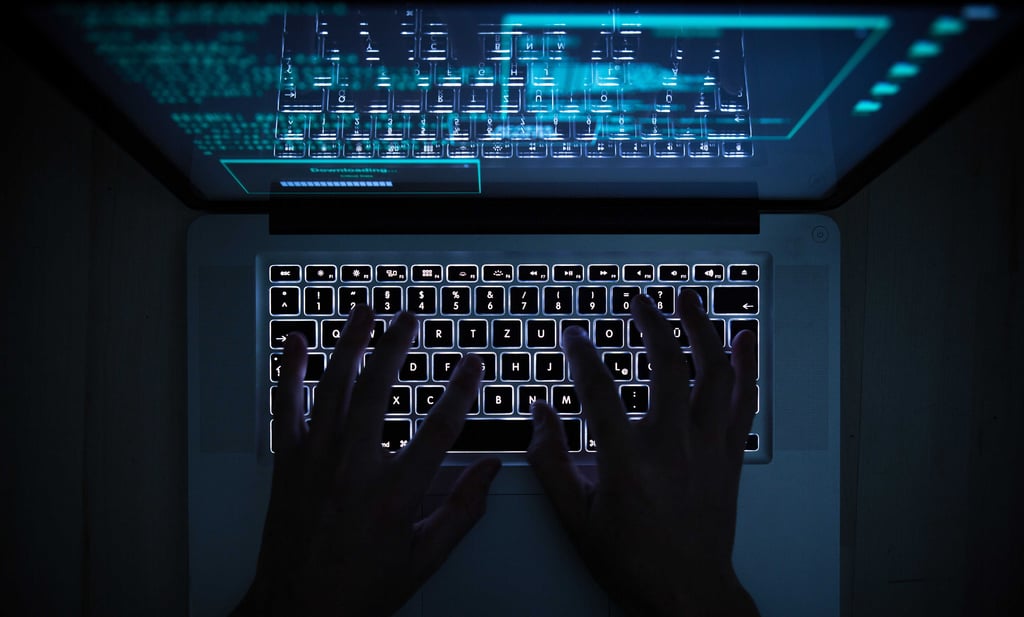 Kryptokriminelle haben einen Rentner um Geld gebracht. Er machte sich daraufhin strafbar.