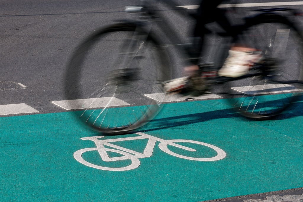 Die Planungen für den Radweg an der B97 sollen erst weitergehen, wenn Sanierungsarbeiten im Untergrund des ehemaligen Bergbaugebietes beendet sind. (Symbolbild)