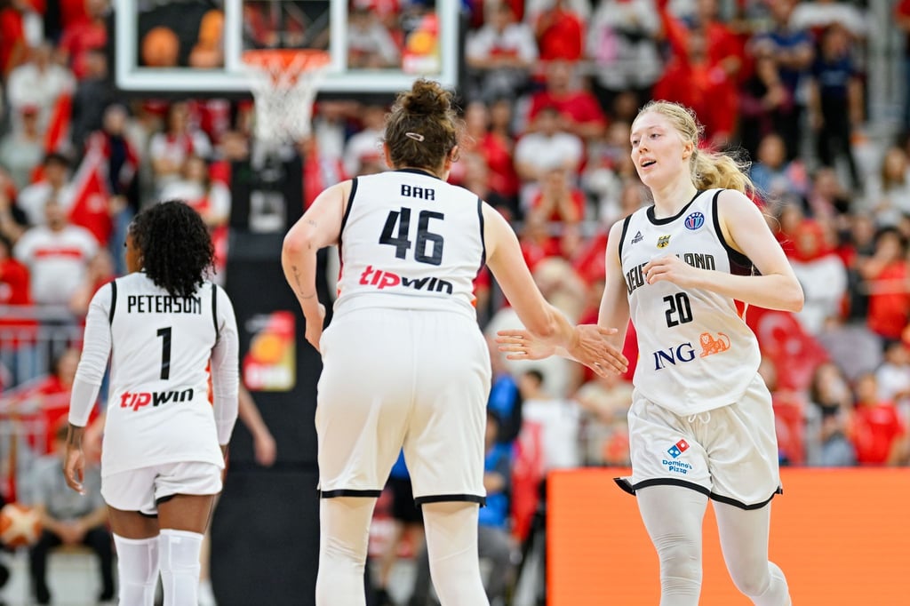 Bessoir und Bär freuen sich.