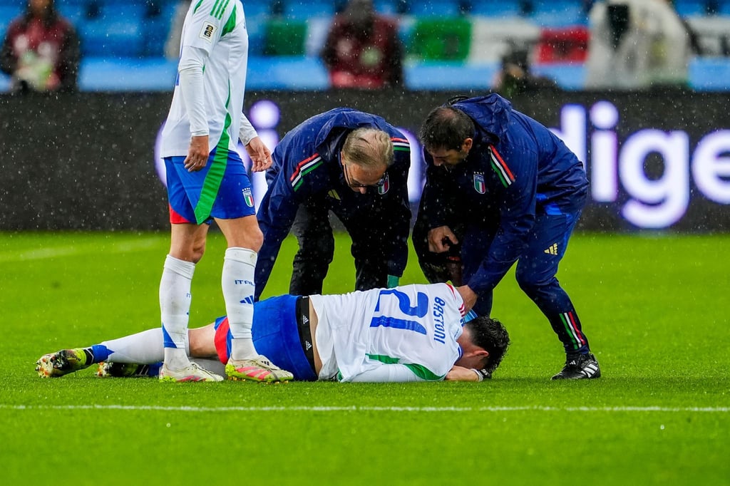 Italien am Boden: Das Team um Alessandro Bastoni muss schon wieder um die WM-Qualifikation bangen.