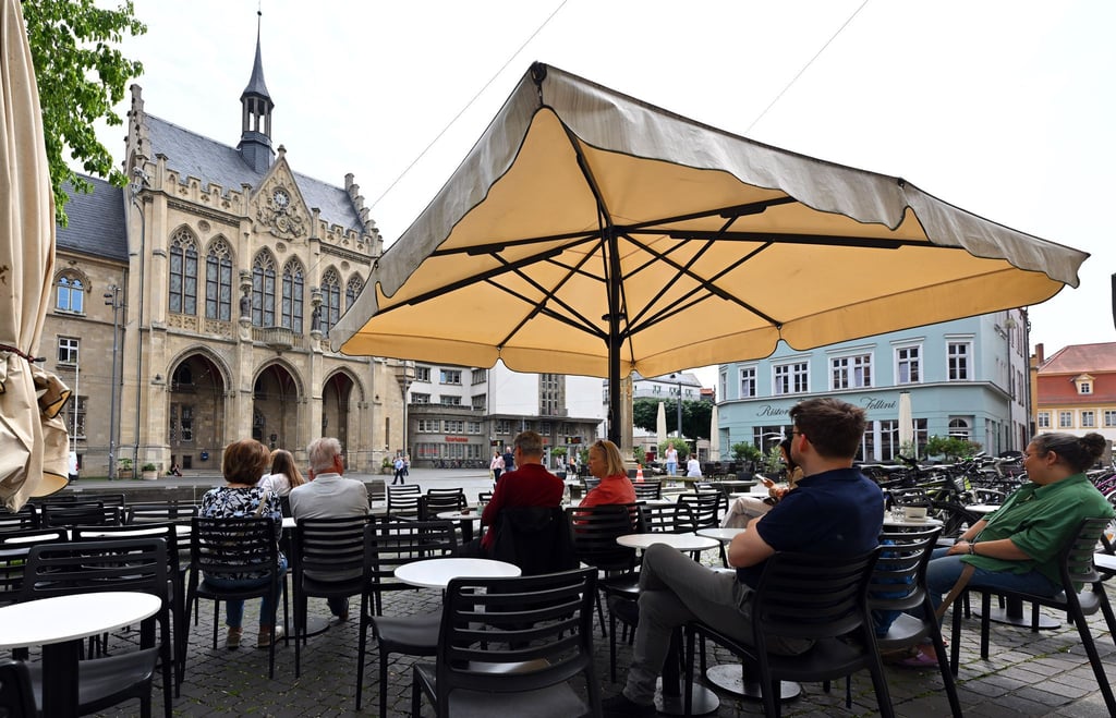 Neben Bier werden aktuell vor allem hausgemachte Limonaden, Longdrinks und leichte Sommergetränke in den Thüringer Biergärten bevorzugt.