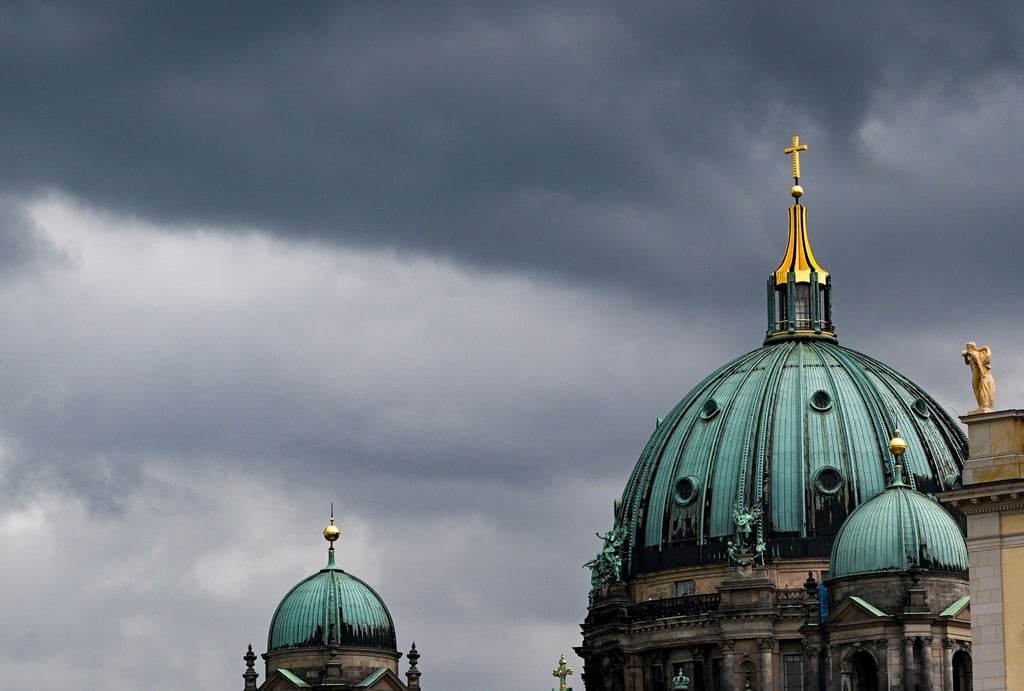 Zum Pfingstwochenende müssen sich die Menschen in der Hauptstadtregion auf Schauer und Gewitter einstellen. (Archivbild)