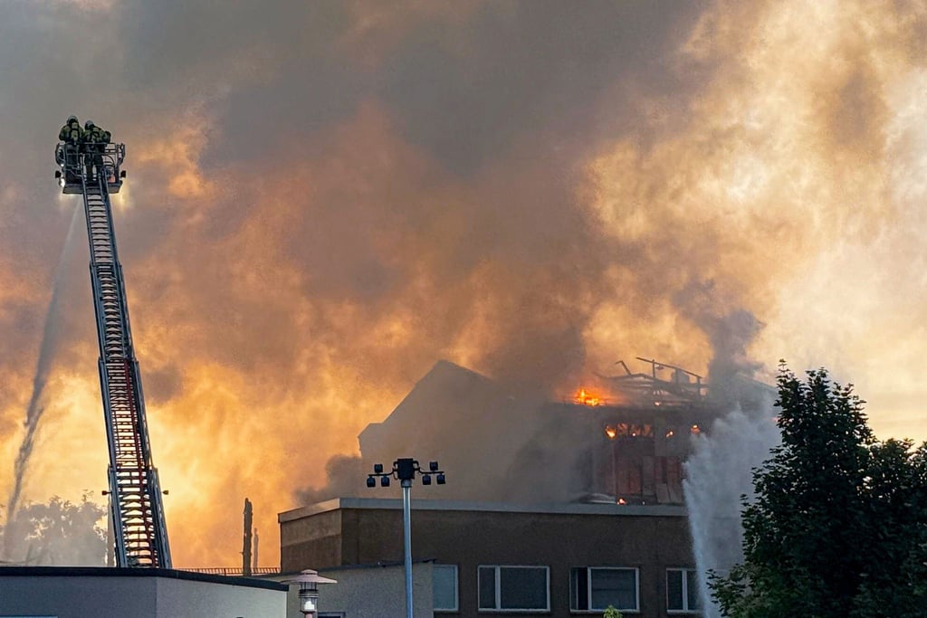 Bei einem verheerenden Feuer ist die frühere Staatsoperette in Dresden ausgebrannt.