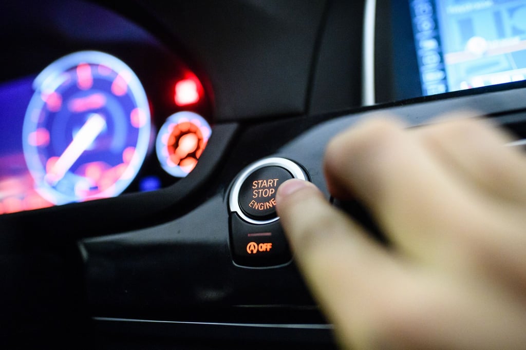 Bei Keyless-Go-Systemen erkennt ein Modul im Auto Funkwellen, wenn sich der Schlüssel nähert und lässt sich dann öffnen sowie starten. (Symbolbild)