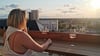 In Magdeburgs Innenstadt hat eine neue Rooftop Bar eröffnet. "The Bird" vereint Breakfast-Club, Restaurant und Urban-Lifestyle. Die Dachterrasse offenbahrt eine unschlagbare Aussicht über die Landeshauptstadt. 