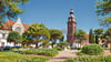 Der Genthiner Marktplatz in 50 Jahren mit mediterranen Pflanzen? Ob es irgendwann so aussehen wird, wie auf diesem KIgenerierten Foto, weiß man nicht. Aber die Natur in der Stadt wird sich ändern. 
