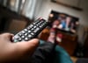 Füße hoch, TV an: Bei einigen PŸUR-Kunden im Harzkreis blieb das Fernsehvergnügen allerdings auf der Strecke. Der Kabelanbieter hatte sein TV-Signal umgestellt. Das sorgte vor allem bei Senioren für Probleme.  