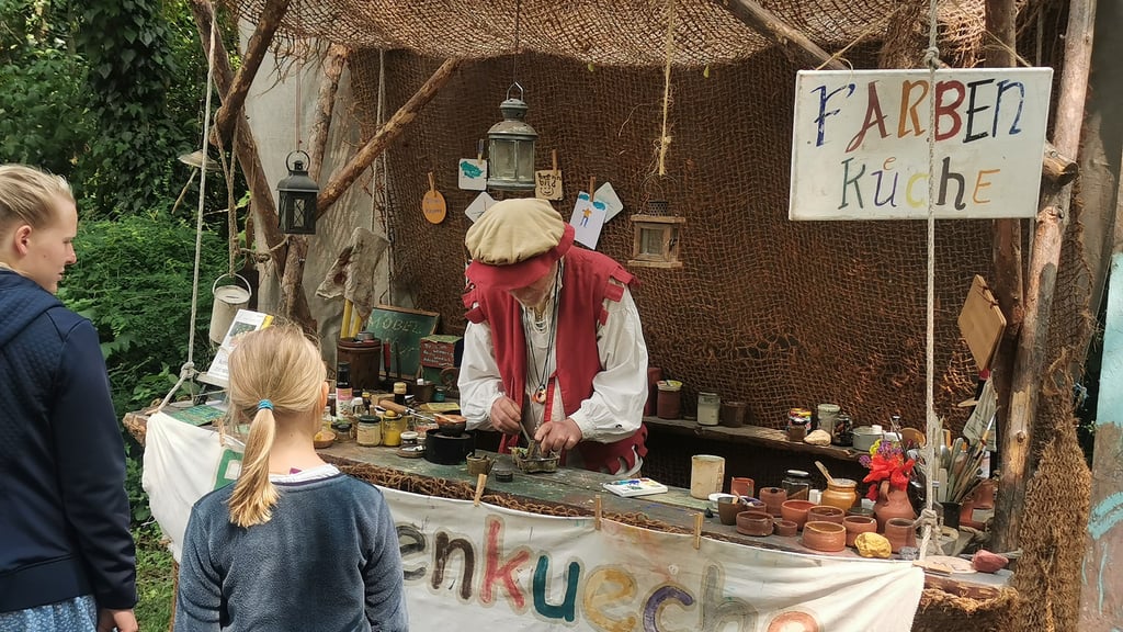 In der Farbenküche erfahren Besucher, wie im Mittelalter Farben hergestellt wurden.