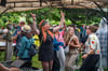 Saale-Weinmeile 2025: Party-Stimmung schon am Nachmittag im Weingut Wartenberg.