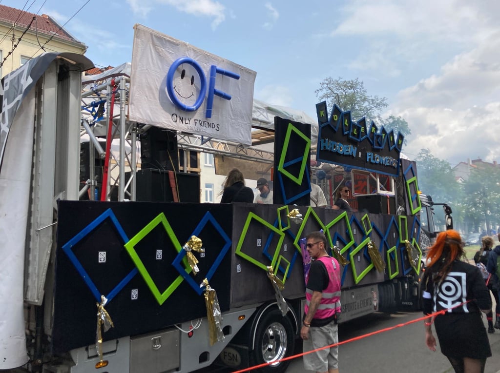 Mit der Tanzdemo der Freien Kulturkarawane in Erfurt will die freie Kulturszene für mehr Unterstützung werben.