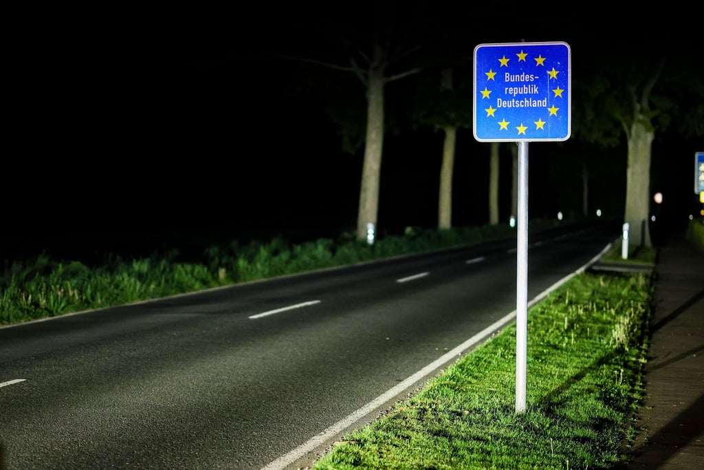 Niederländer haben an der Grenze zu Niedersachsen eigenmächtig Autos kontrolliert, um Asylbewerber abzuwehren (Archivbild).