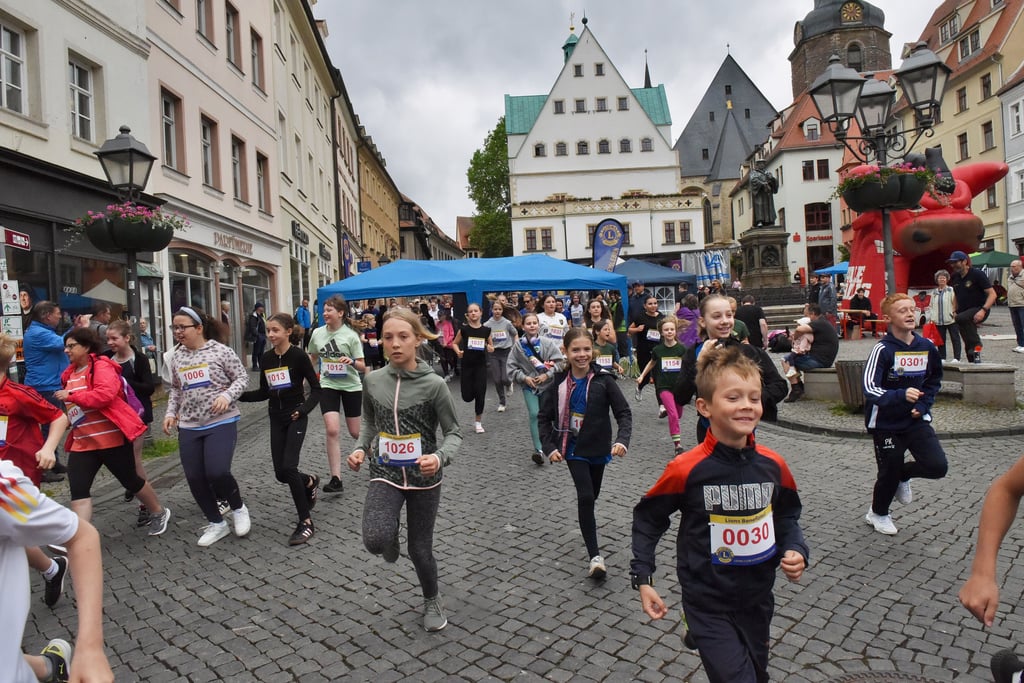 Benefizlauf des Lions Club Eisleben rund um den Markt in Eisleben.