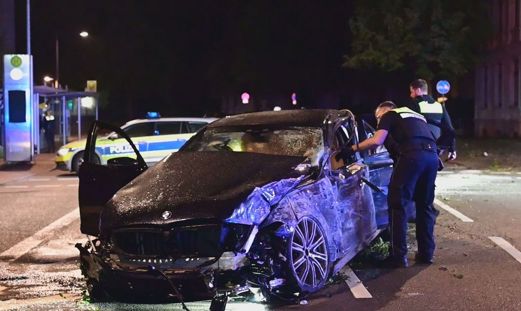 Ein 18-Jähriger kam mit seinem Wagen von der Straße ab.