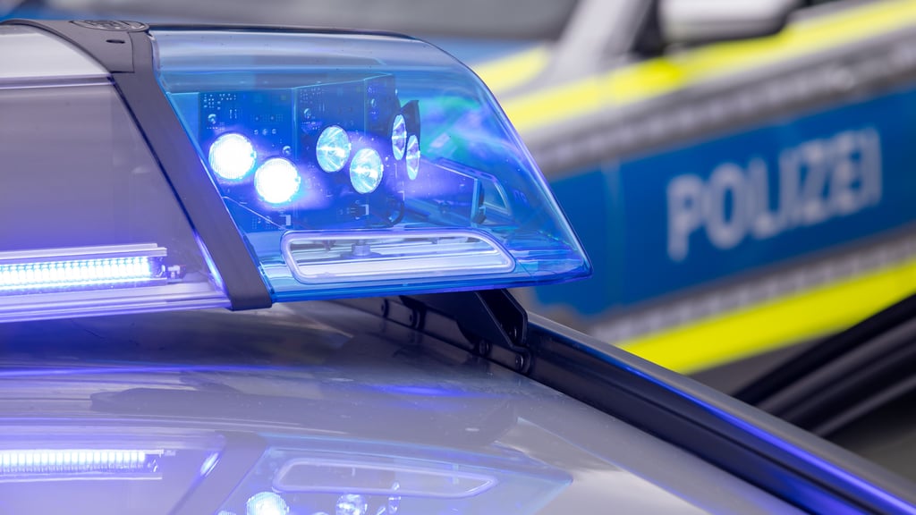 Rettungskräfte eilten nach Recklingen. Hier hatte es einen Arbeitsunfall auf einem Betriebsgelände gegeben.