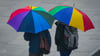 Wiederholt gibt es Schauer und örtlich Gewitter. (Symbolbild)