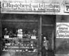 Der gebürtig aus Hamburg-Eppendorf stammende Kaufmann Karl Rusteberg (1847-1928) handelte, wie später seine Söhne, in der Wendischen Straße in Zeitz mit Feldgemüse- und Blumensämereien.  