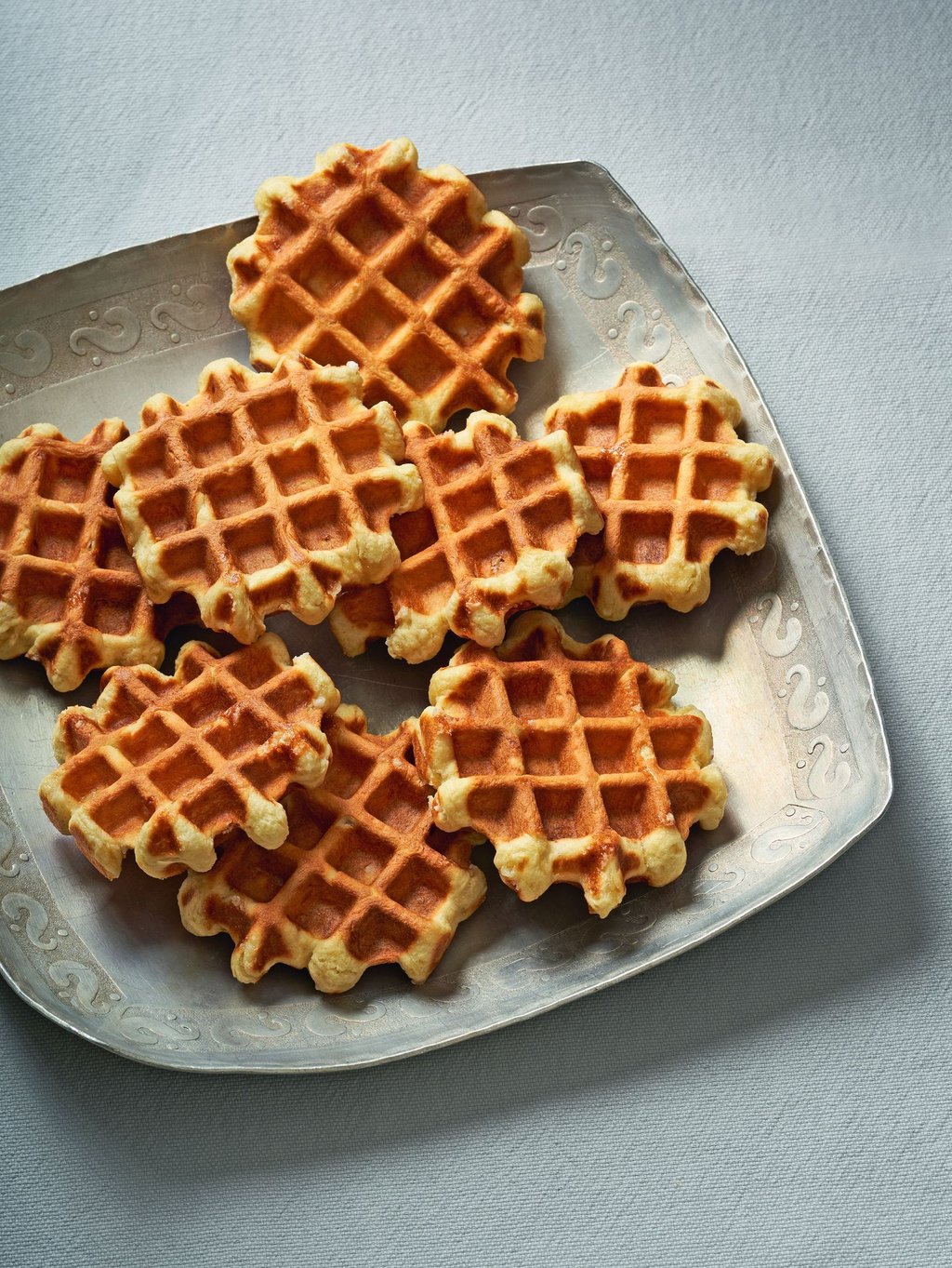 Mit den Resten von Sauerteig lassen sich wunderbare Waffeln zaubern. Ein Rezept hierfür liefert Sonja Bauer in ihrem Buch „Sauerteig kann alles“.