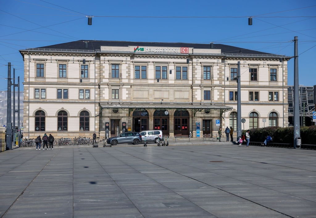 Blick auf den Chemnitzer Hauptbahnhof. Seit Monaten sorgen Ausfälle und Verspätungen auf der Strecke nach Leipzig für Unmut. (Archivbild)