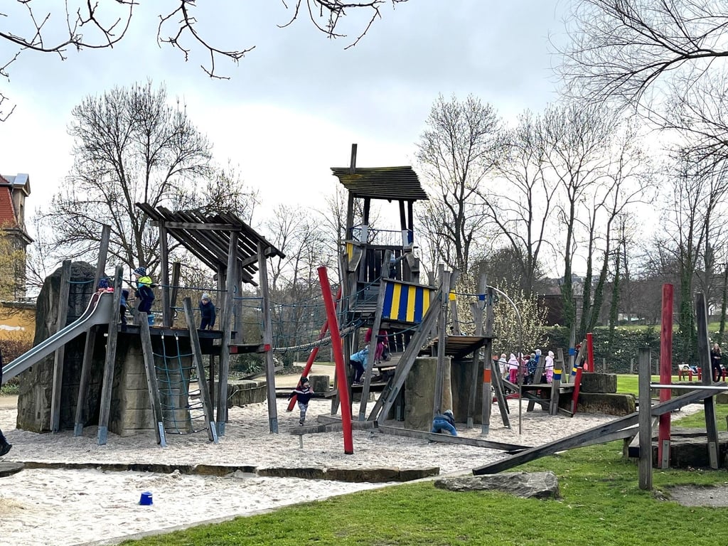 Welche Pläne gibt es für die Spielplätze im Schlosspark Moritzburg in Zeitz.