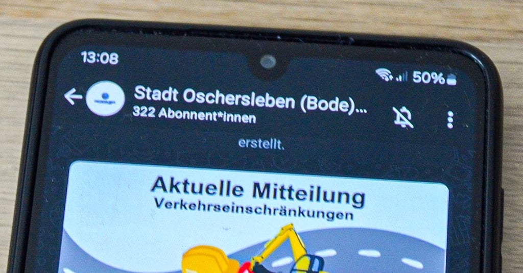 Die Stadt Oschersleben betreibt bereits seit Anfang Juni 2025 einen Whatsapp-Infokanal. Der ist jedoch nicht so einfach zu finden.